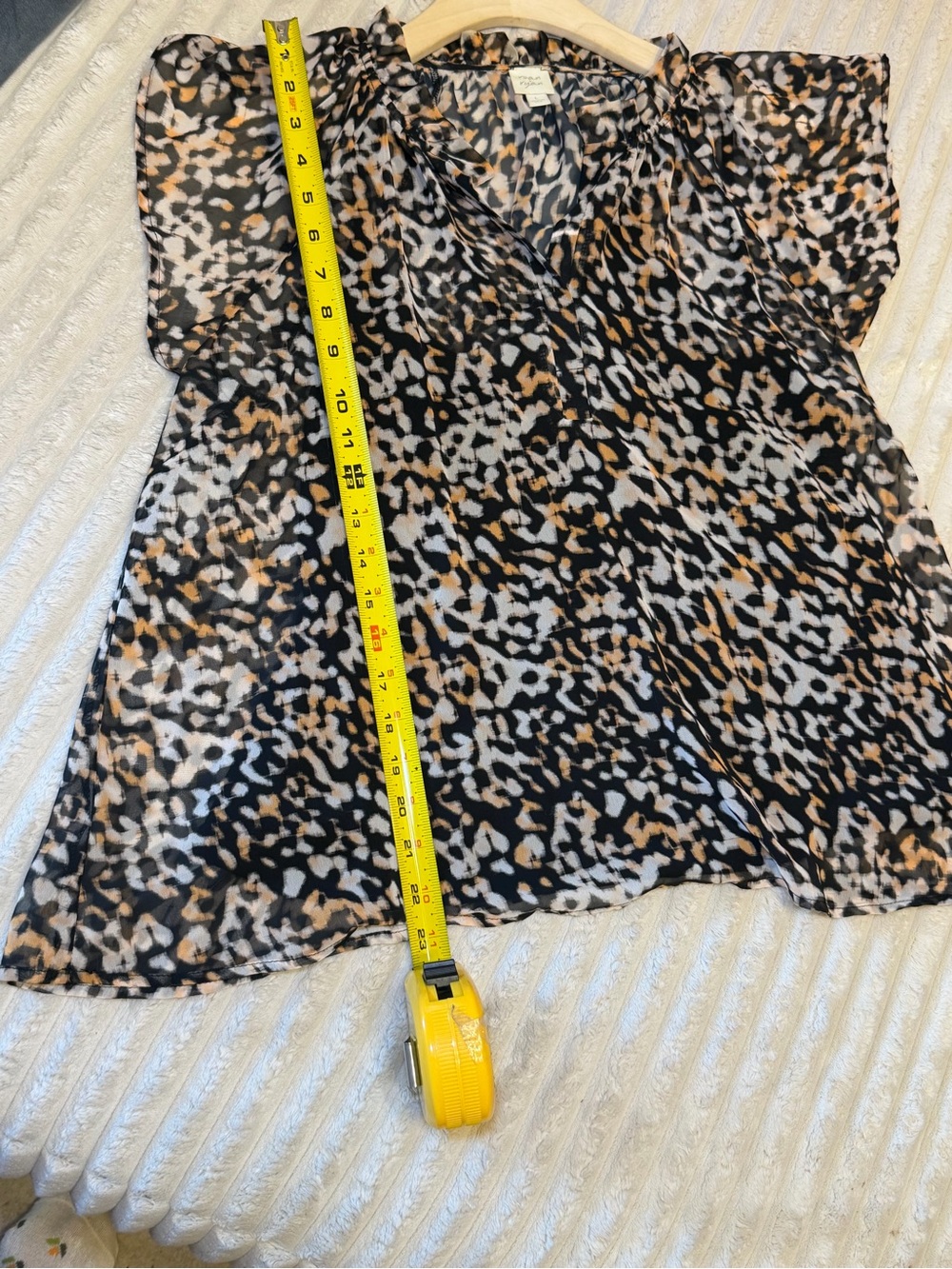 Evereve Leopard-Print Cap Sleeve Blouse — Size L - Picture 15 of 16